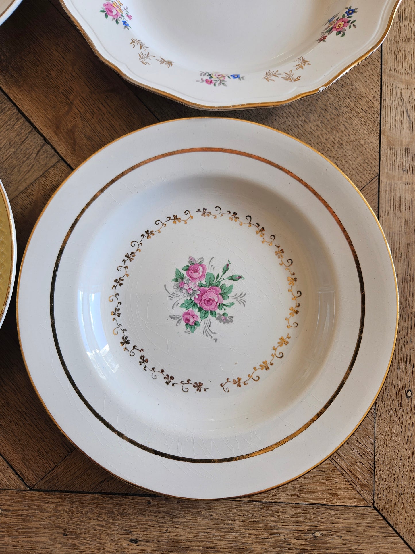 Assiettes creuses dépareillées 100% dépareillées