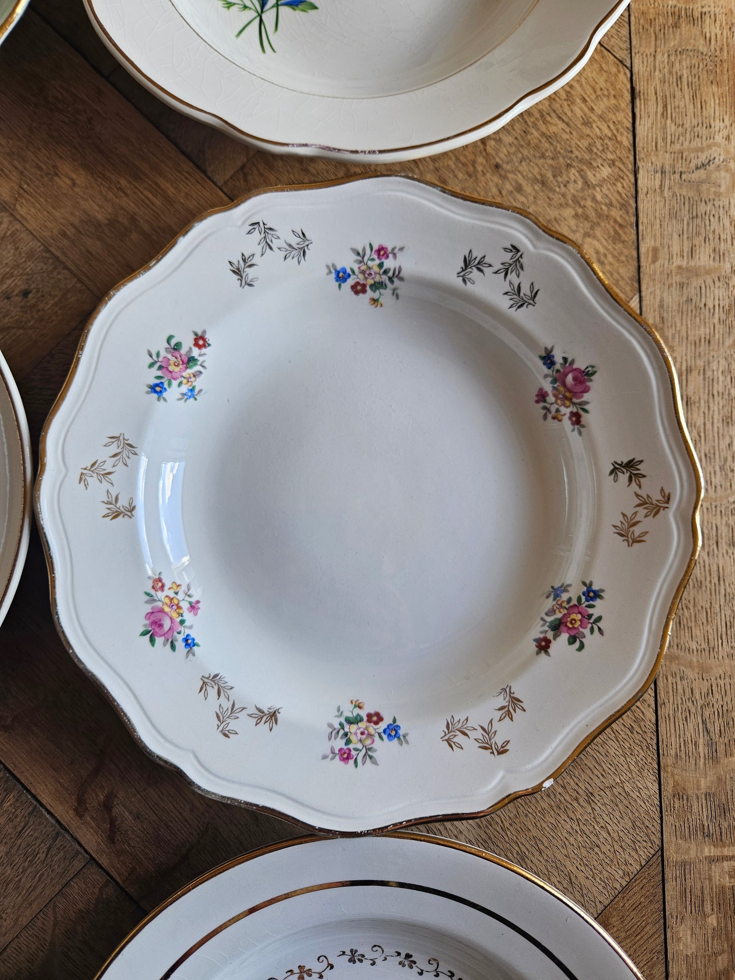 Assiettes creuses dépareillées 100% dépareillées