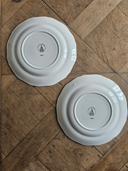Assiettes plates dépareillées, vert pomme et fleuri