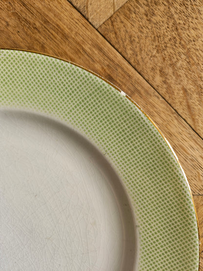 Assiettes plates dépareillées, vert pomme et fleuri