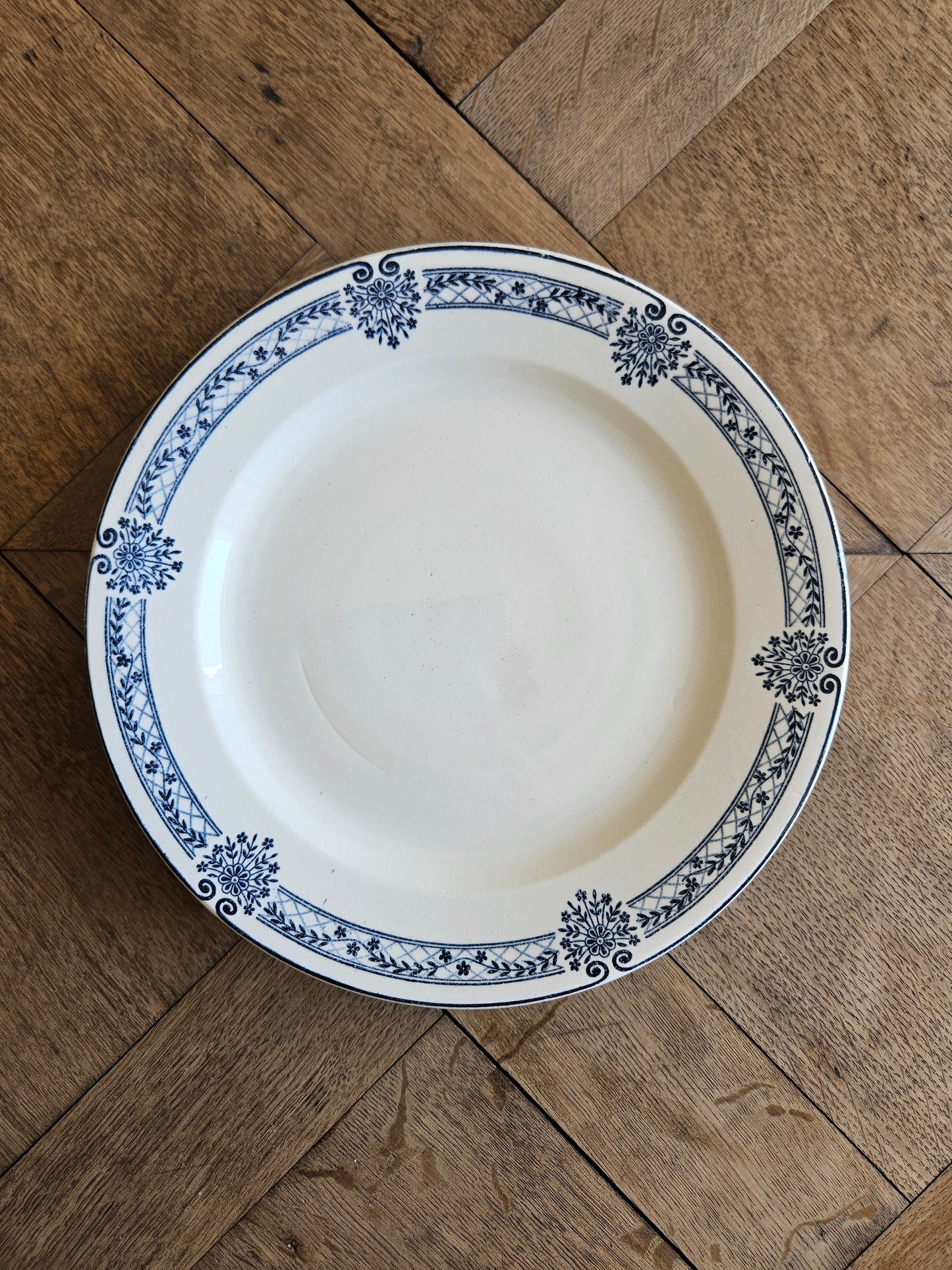 Assiette sur pied ancienne Salins, terre de fer