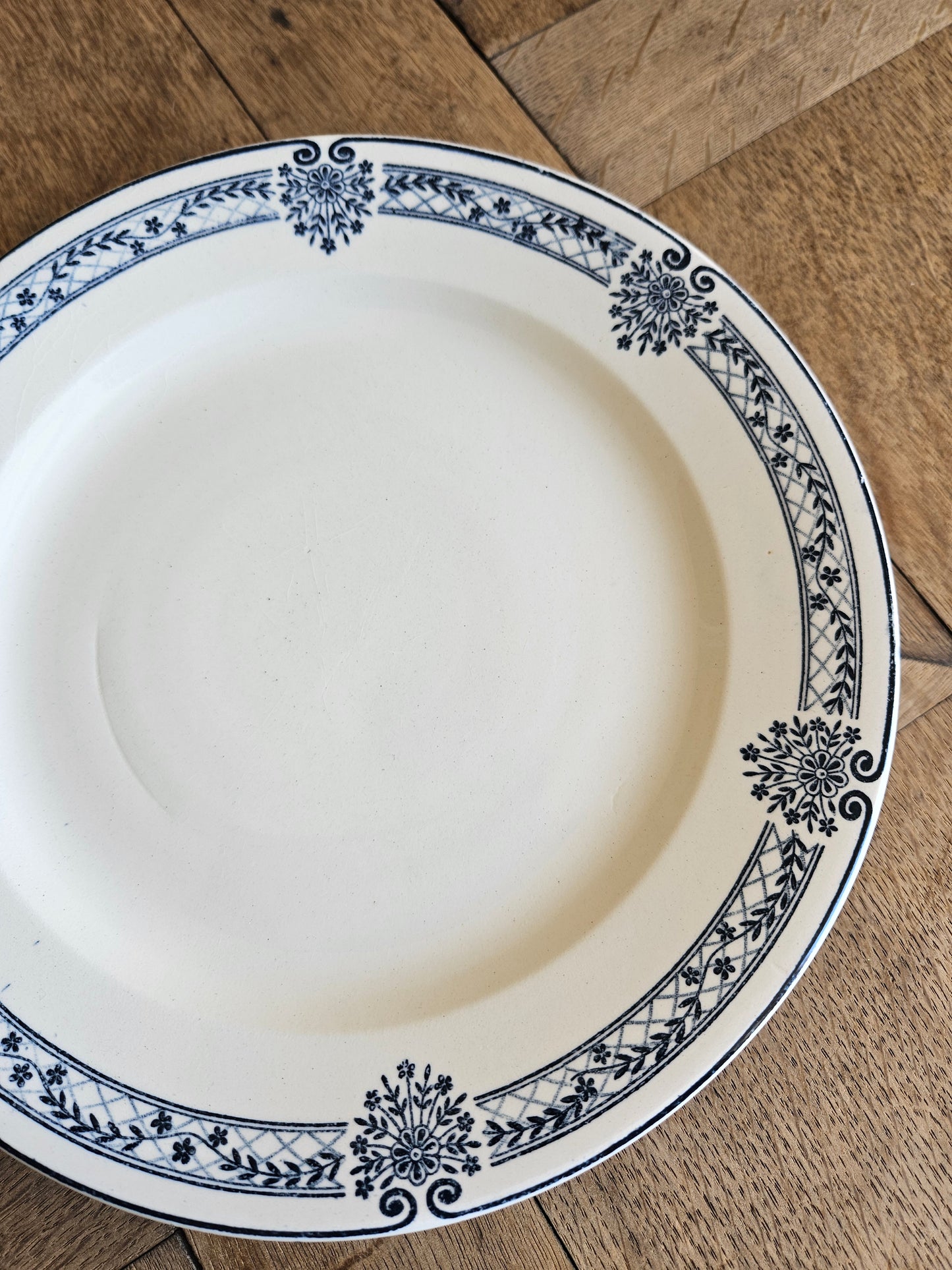 Assiette sur pied ancienne Salins, terre de fer