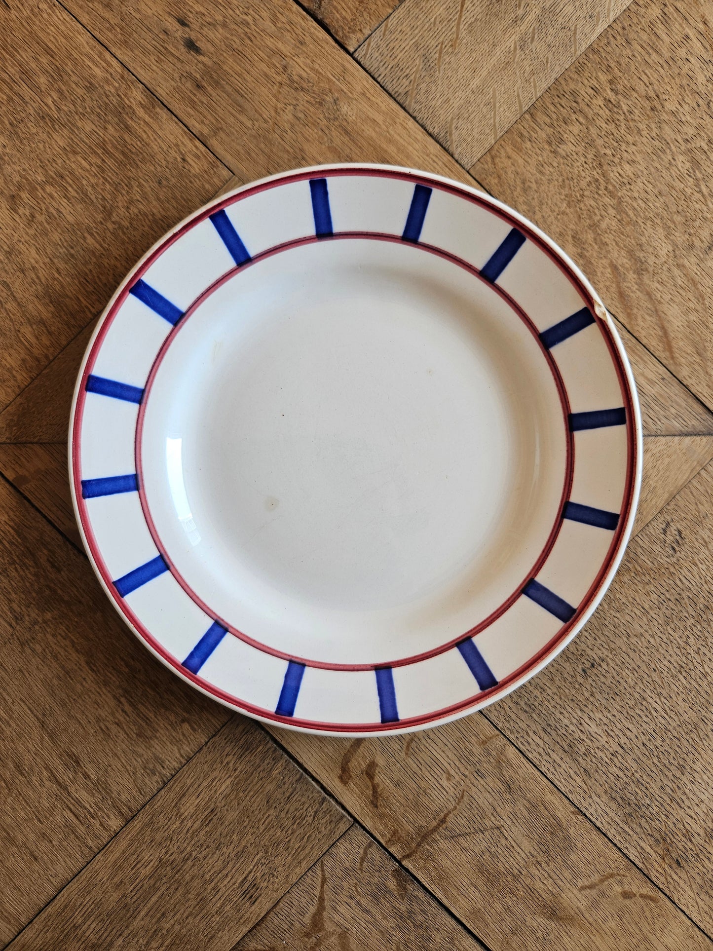 Assiette plate Digoin, décor basque