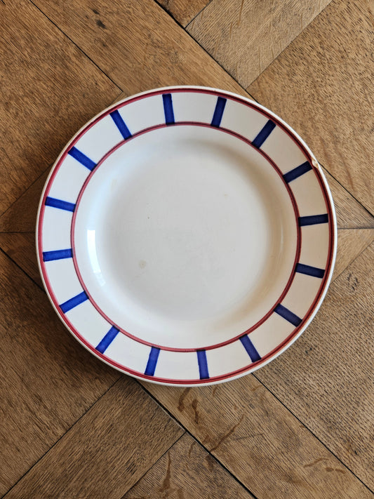 Assiette plate Digoin, décor basque