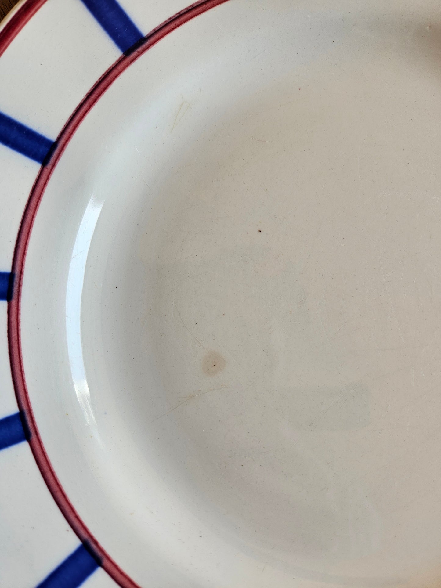 Assiette plate Digoin, décor basque