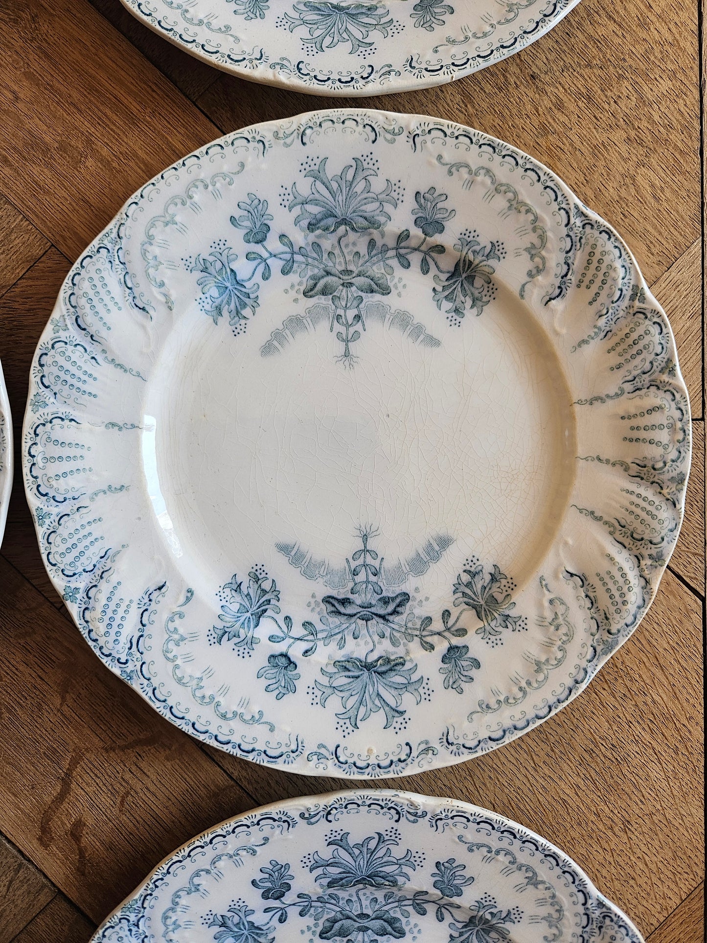 6 assiettes à dessert St Amand, Régence