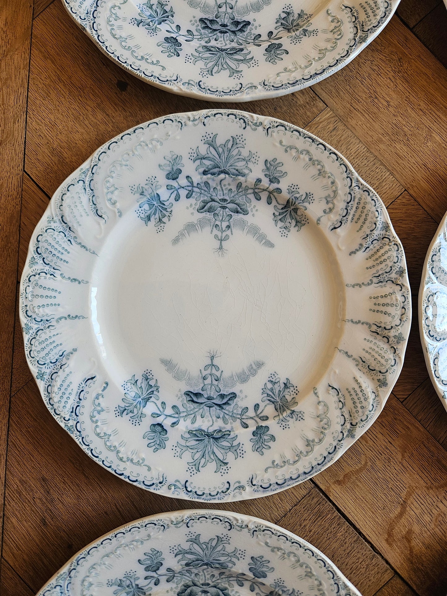 6 assiettes à dessert St Amand, Régence