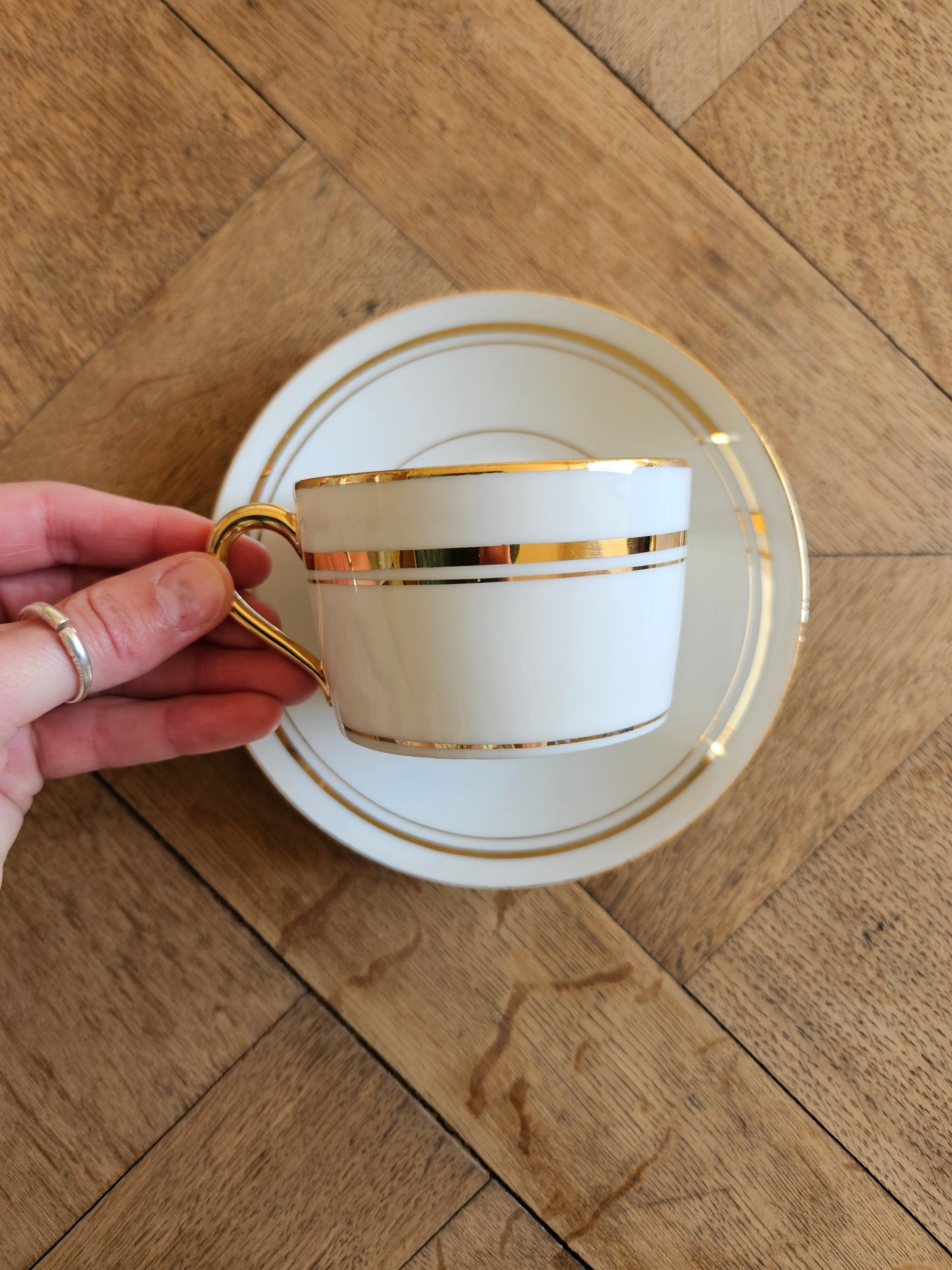 6 tasses porcelaine liseré doré