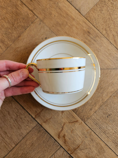 6 tasses porcelaine liseré doré