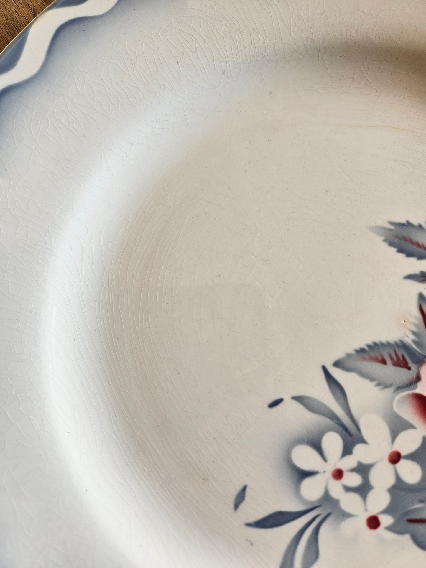 Assiettes plates dépareillées Digoin