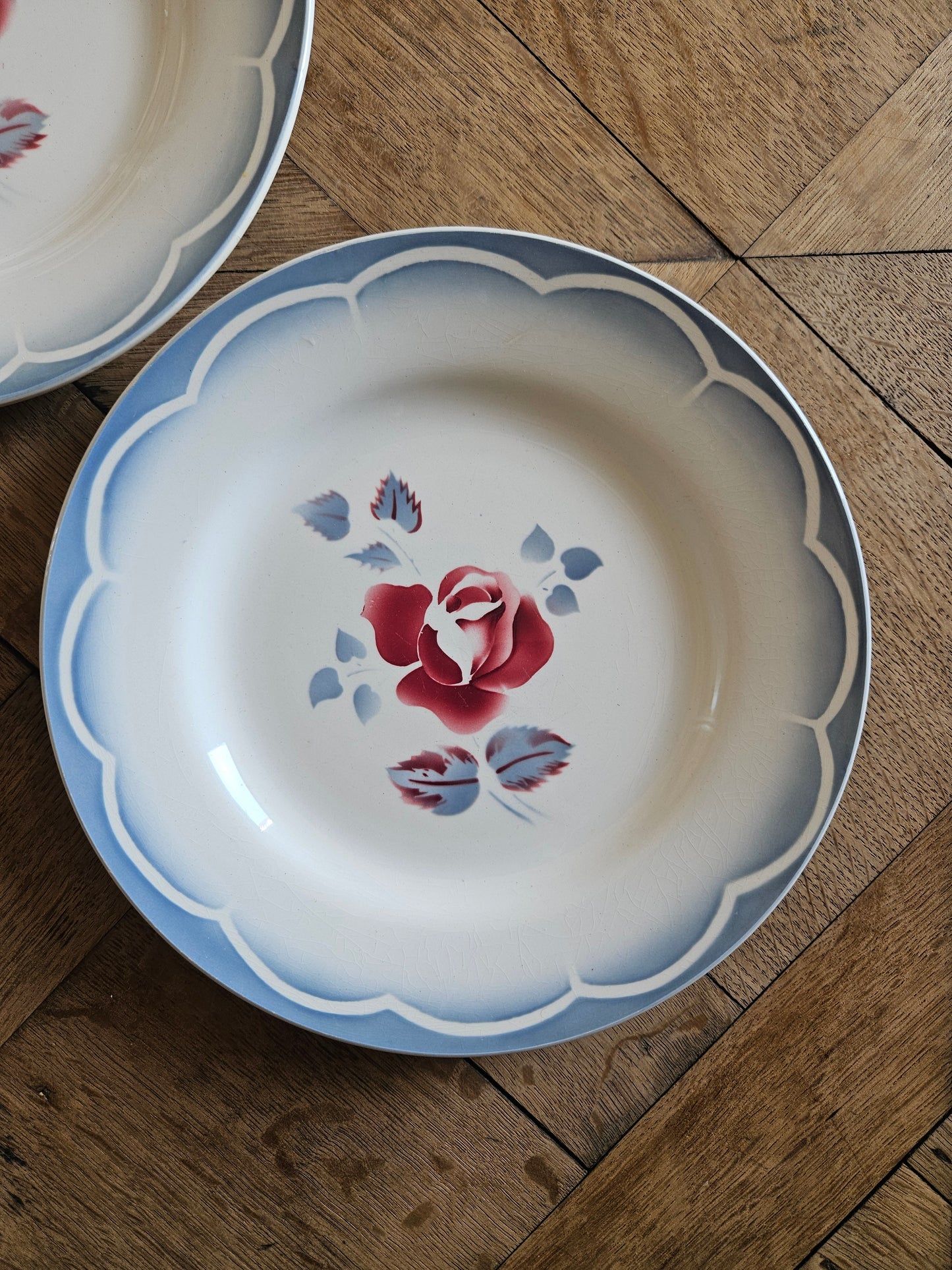 Assiettes plates dépareillées Digoin