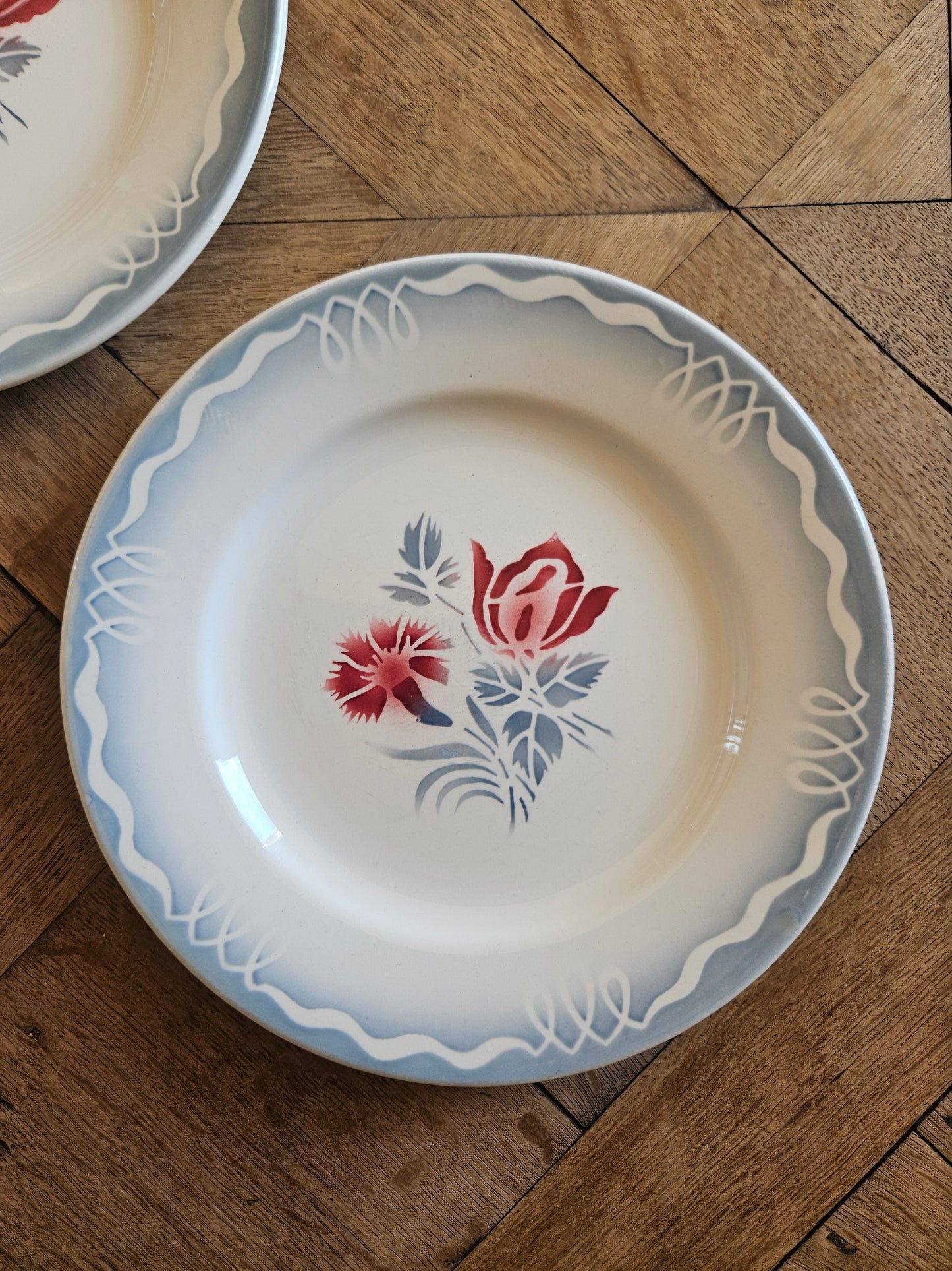 Assiettes plates dépareillées Digoin
