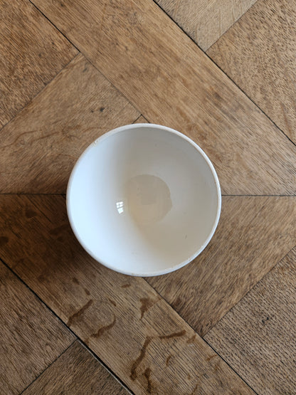 Petit bol ancien fleuri