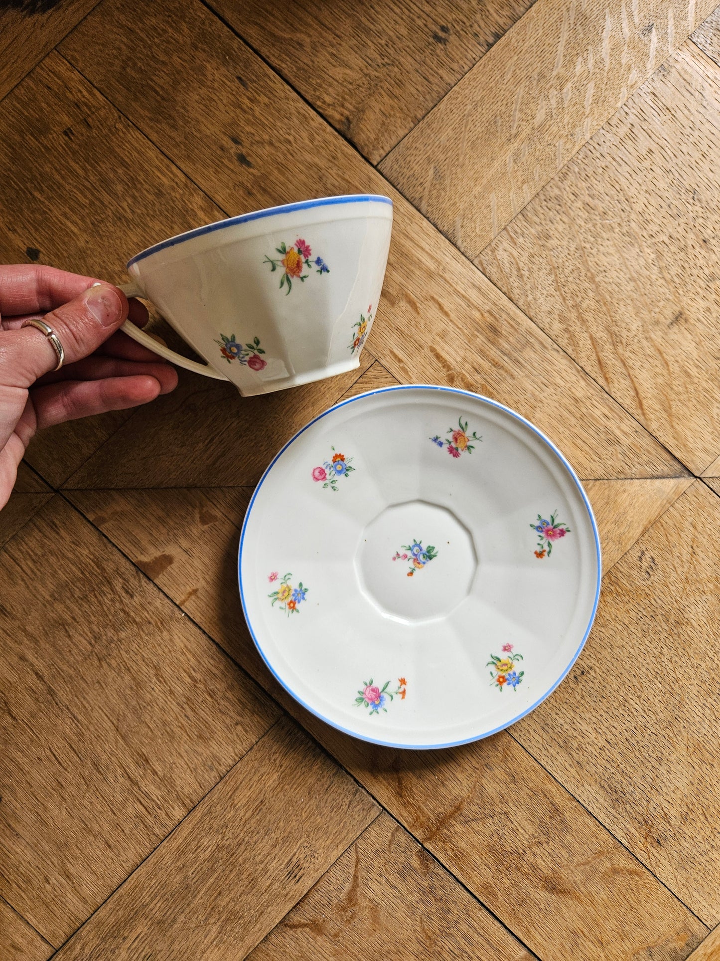 4 grandes tasses vintage porcelaine fleurie