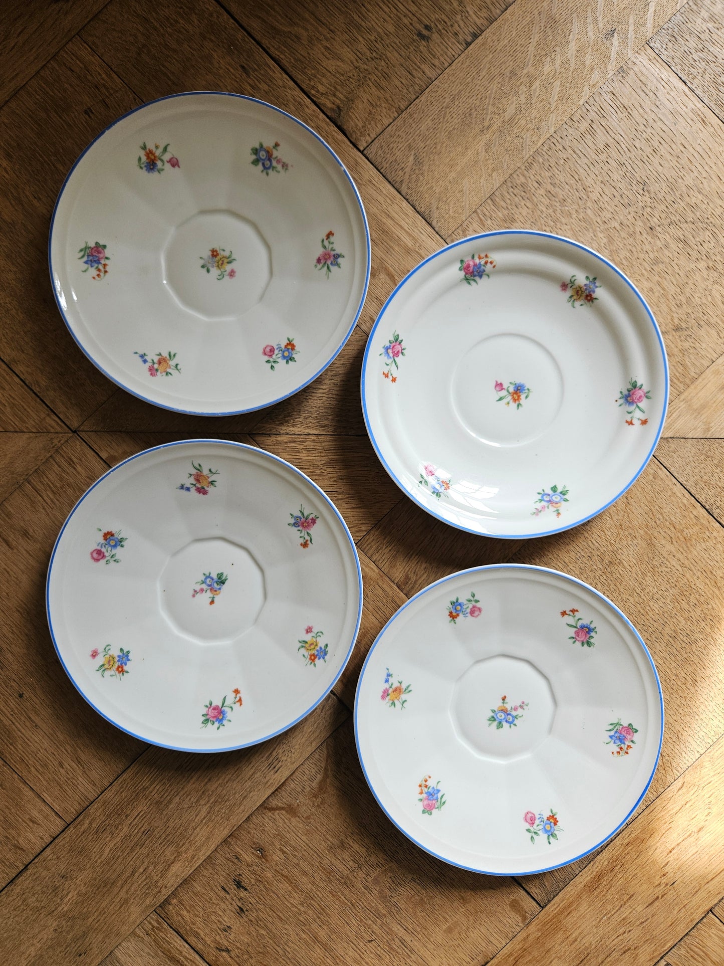 4 grandes tasses vintage porcelaine fleurie