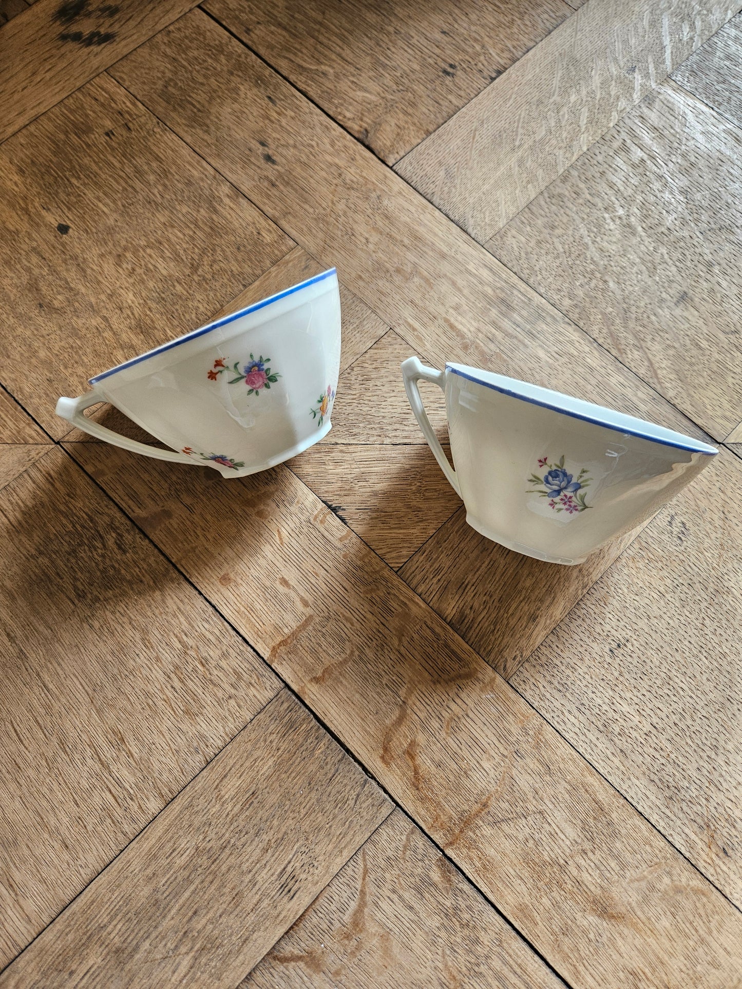4 grandes tasses vintage porcelaine fleurie