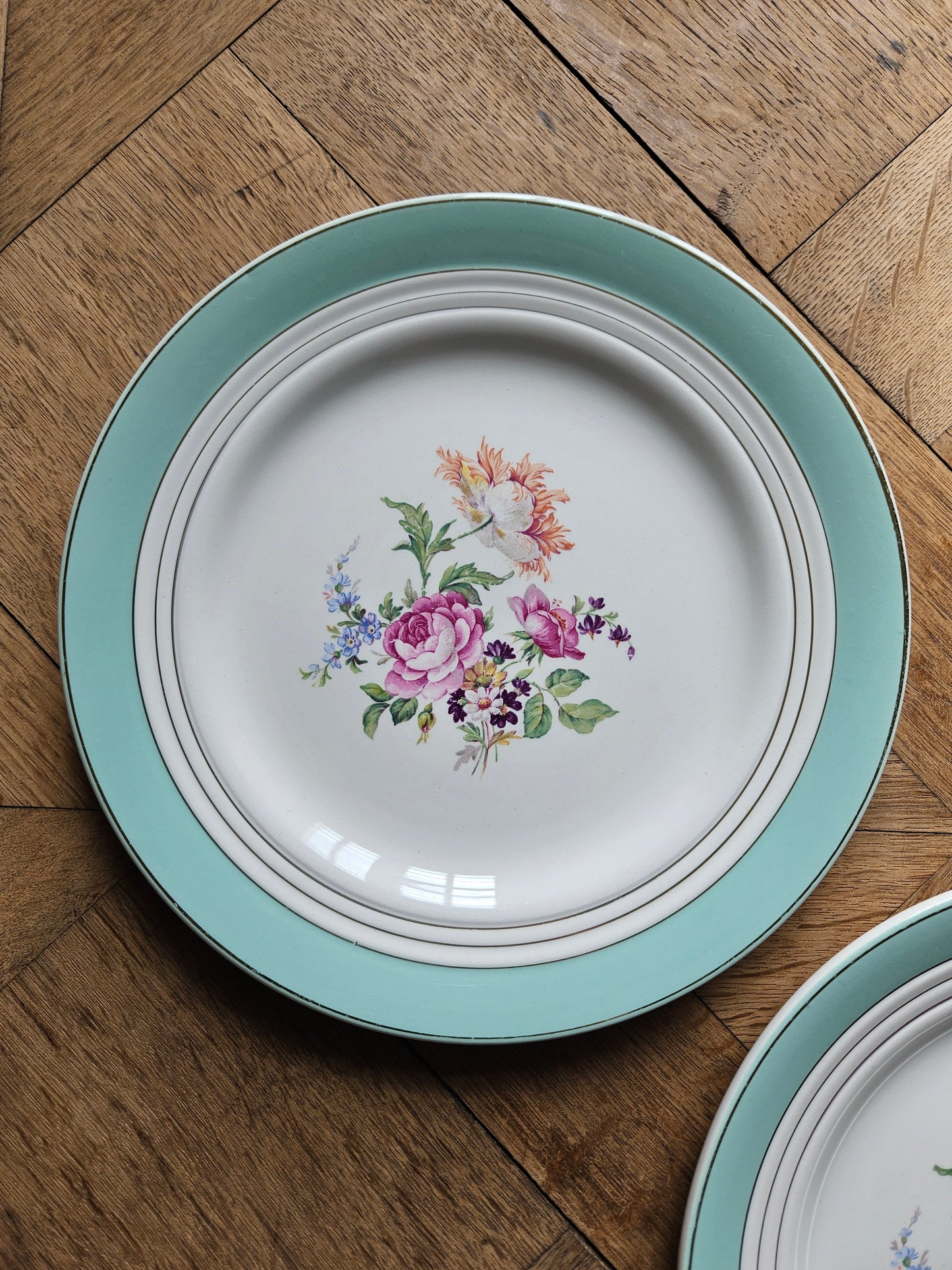 Assiettes plates dépareillées "Anémones"
