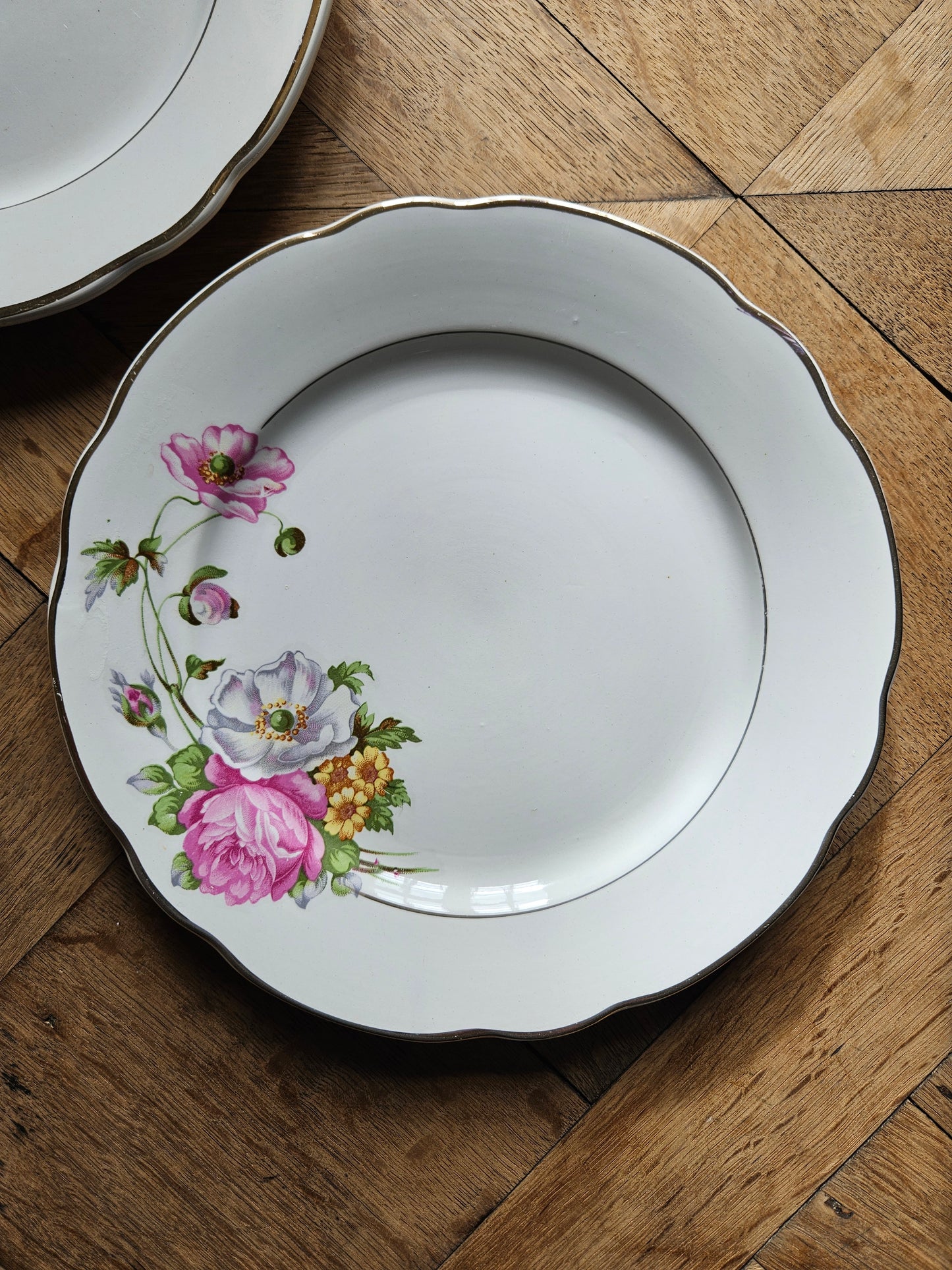 Assiettes plates dépareillées "Anémones"