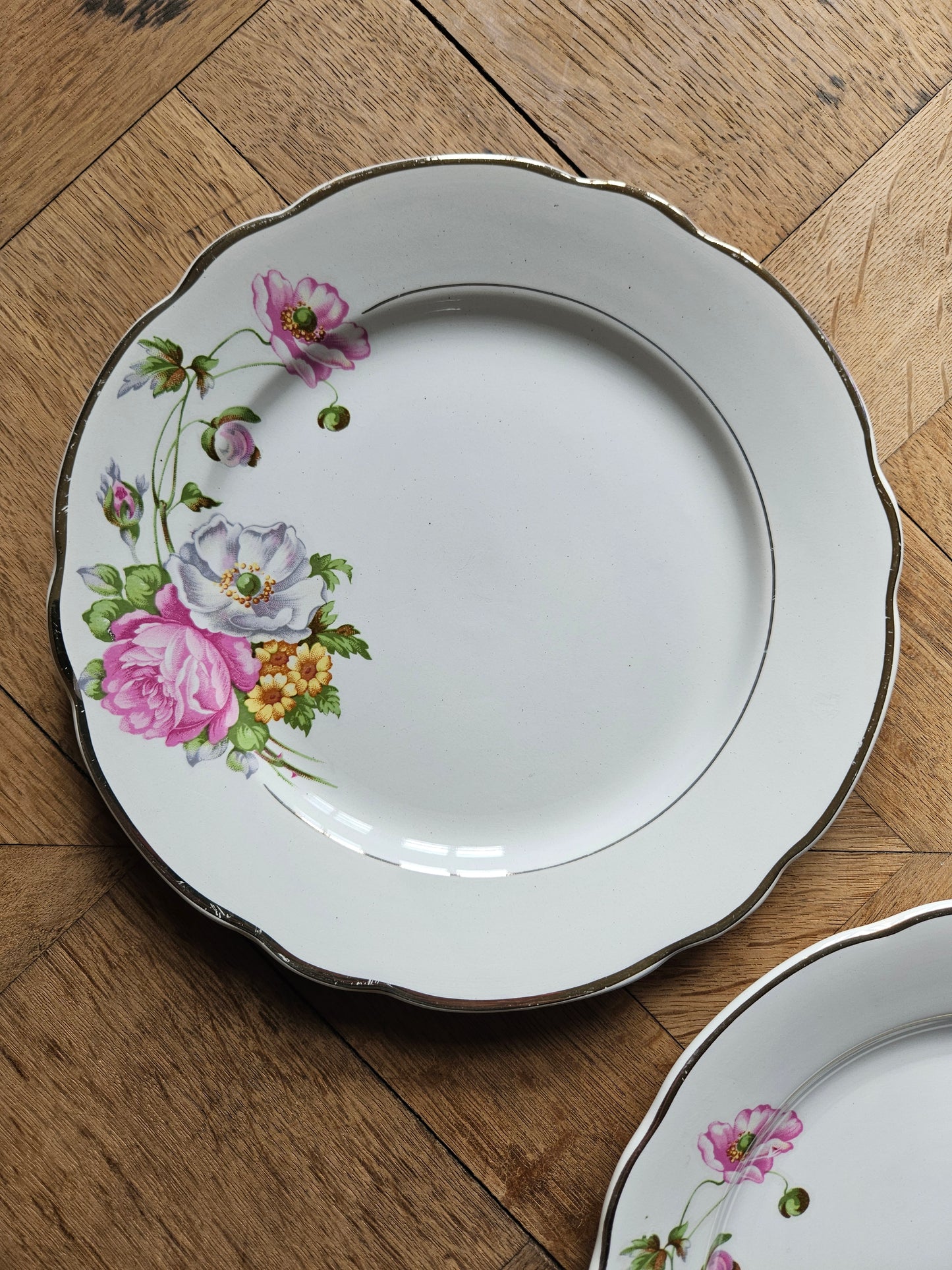Assiettes plates dépareillées "Anémones"