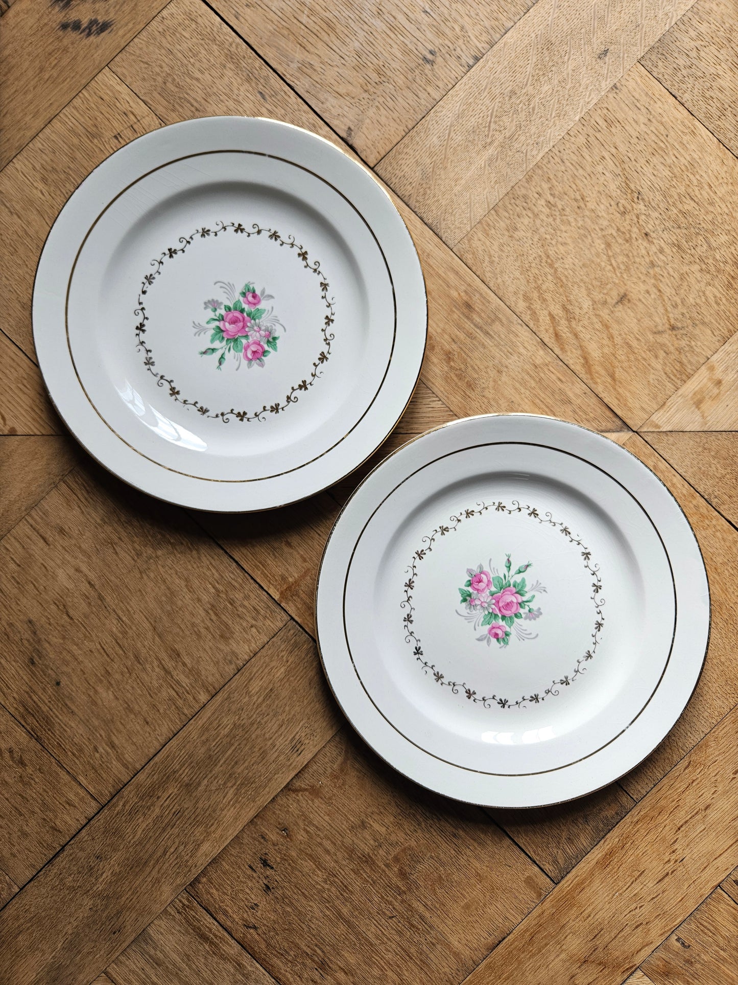 Assiettes plates dépareillées "Anémones"