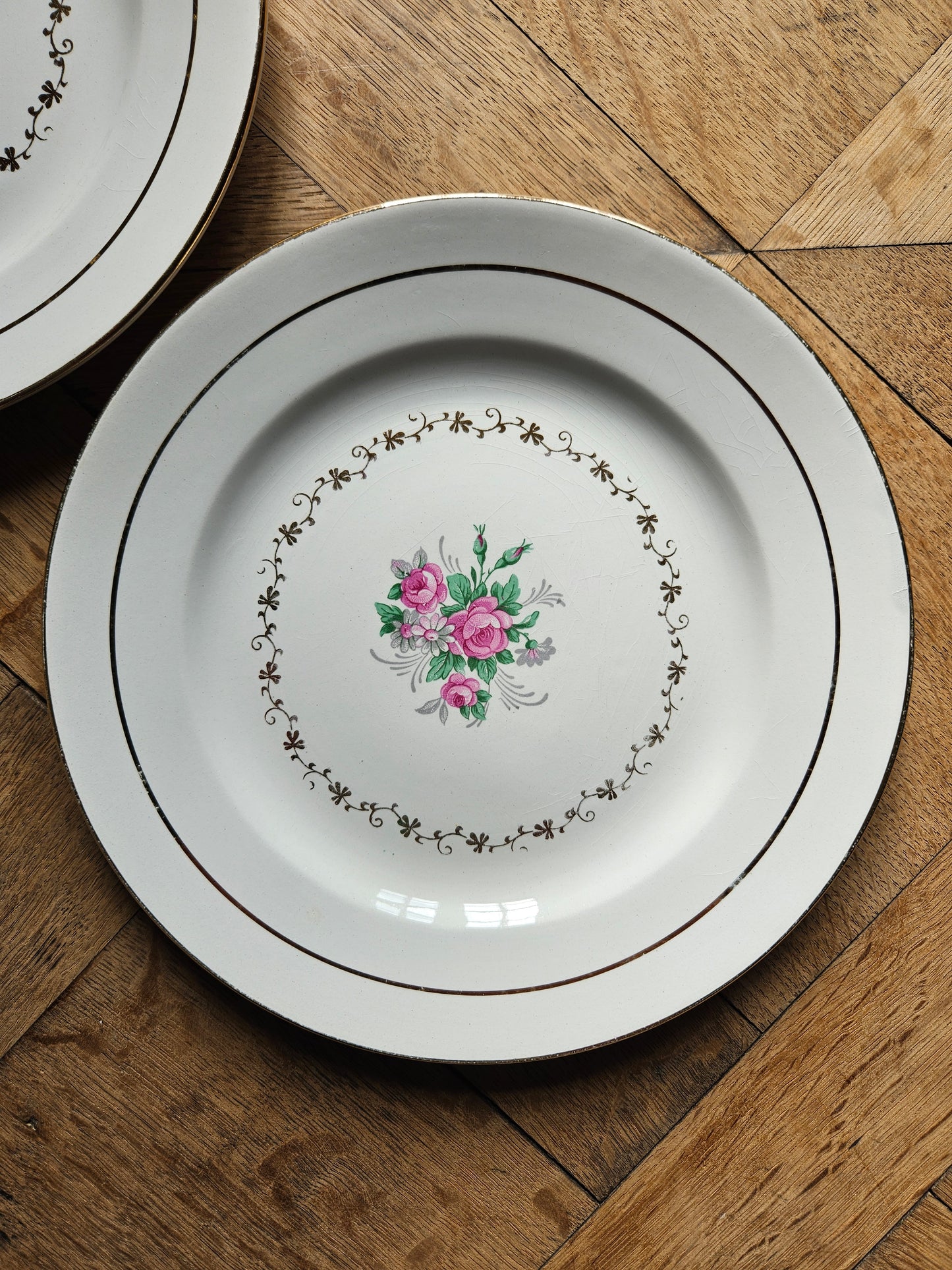 Assiettes plates dépareillées "Anémones"