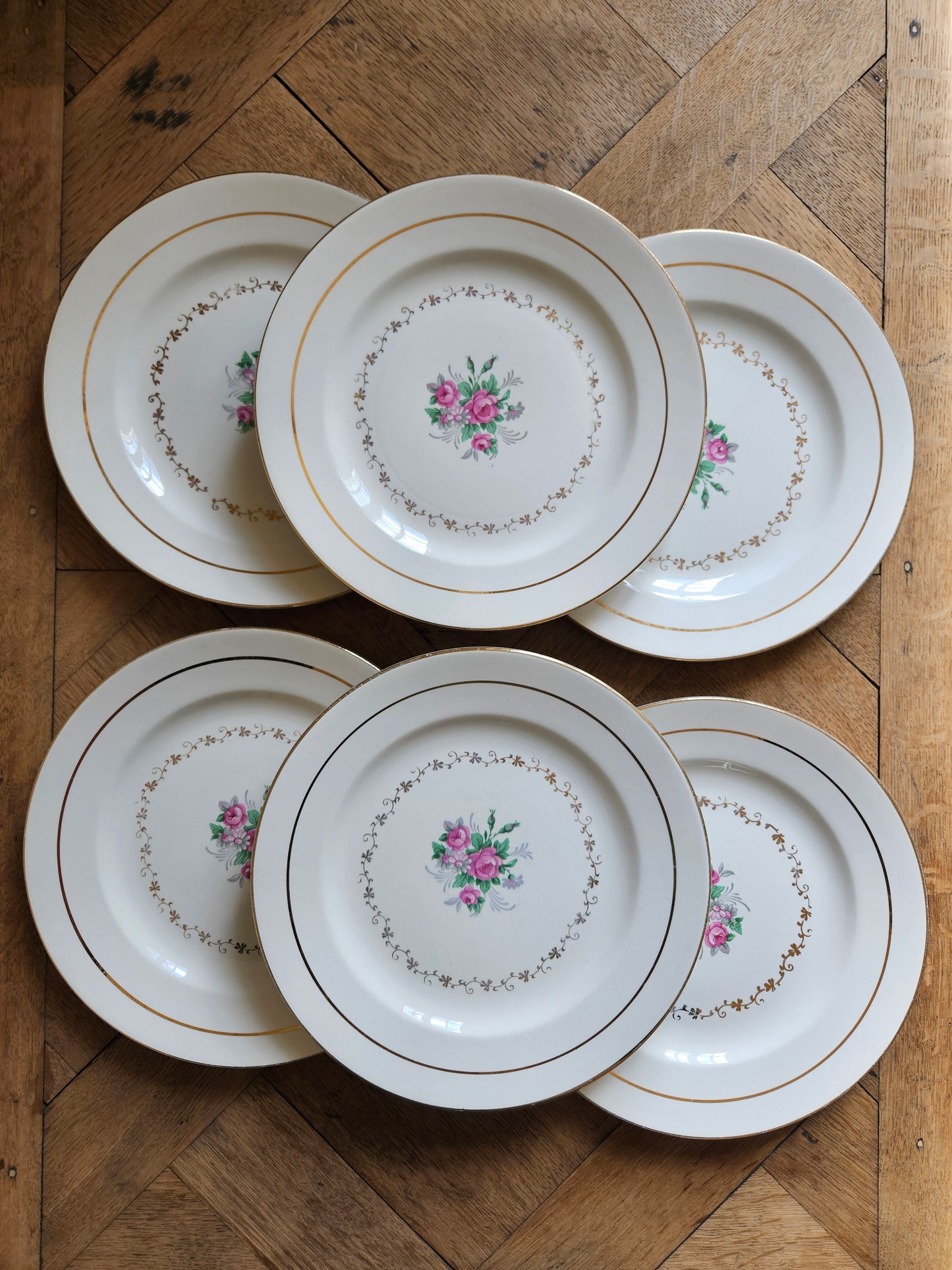 Assiettes plates St Amand, bouquets de roses