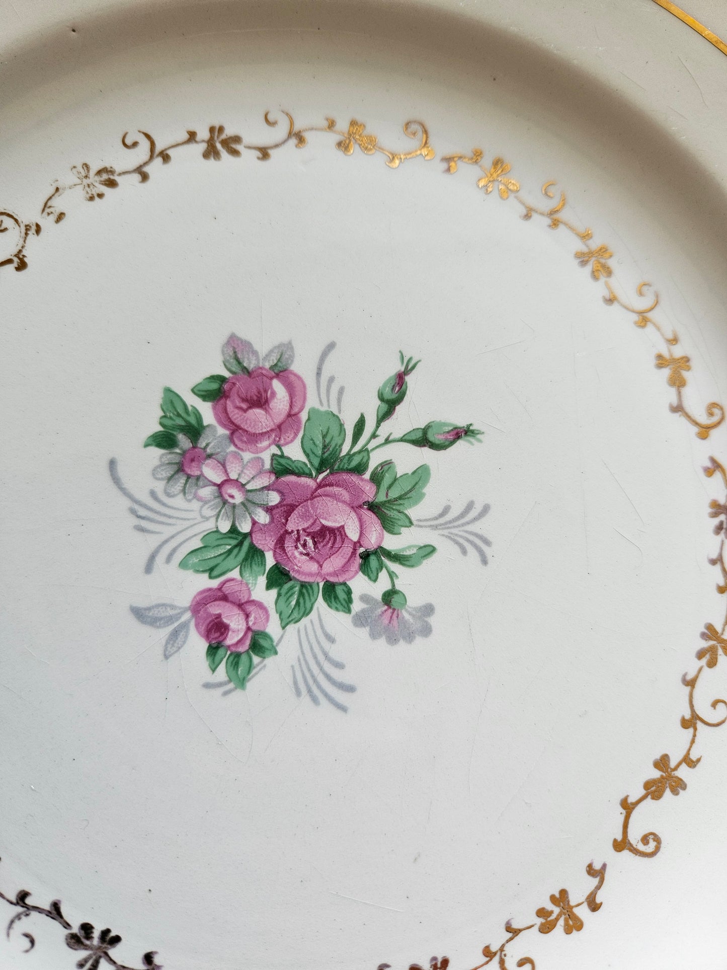 Assiettes plates St Amand, bouquets de roses