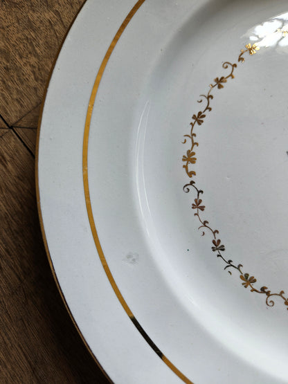 Plat rond St Amand, bouquets de roses