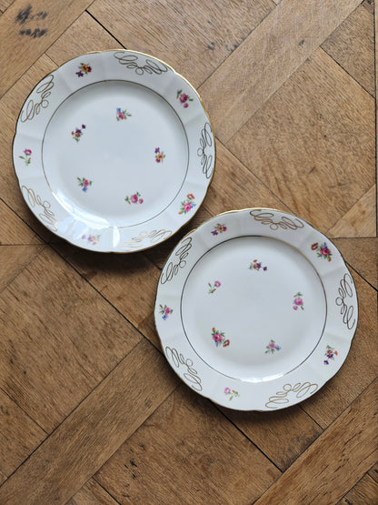 Assiettes plates dépareillées porcelaine, shabby chic