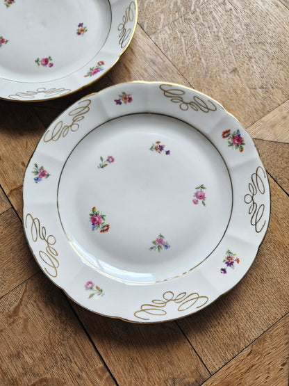 Assiettes plates dépareillées porcelaine, shabby chic