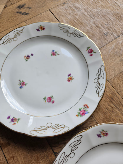 Assiettes plates dépareillées porcelaine, shabby chic