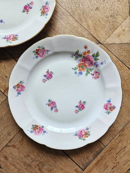 Assiettes plates dépareillées porcelaine, shabby chic