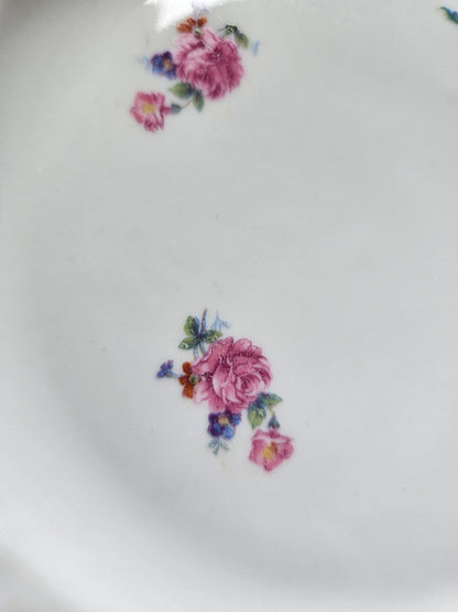 Assiettes plates dépareillées porcelaine, shabby chic
