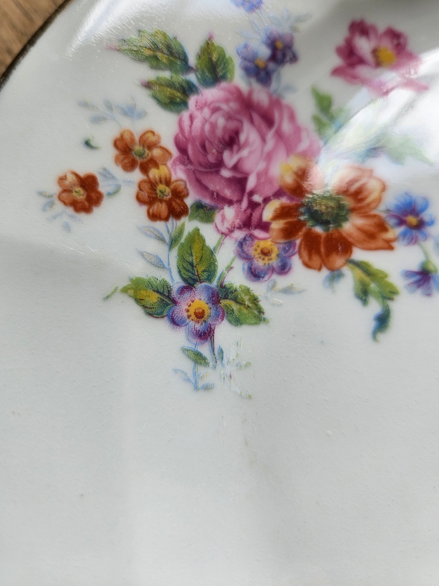 Assiettes plates dépareillées porcelaine, shabby chic