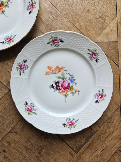 Assiettes plates dépareillées porcelaine, shabby chic