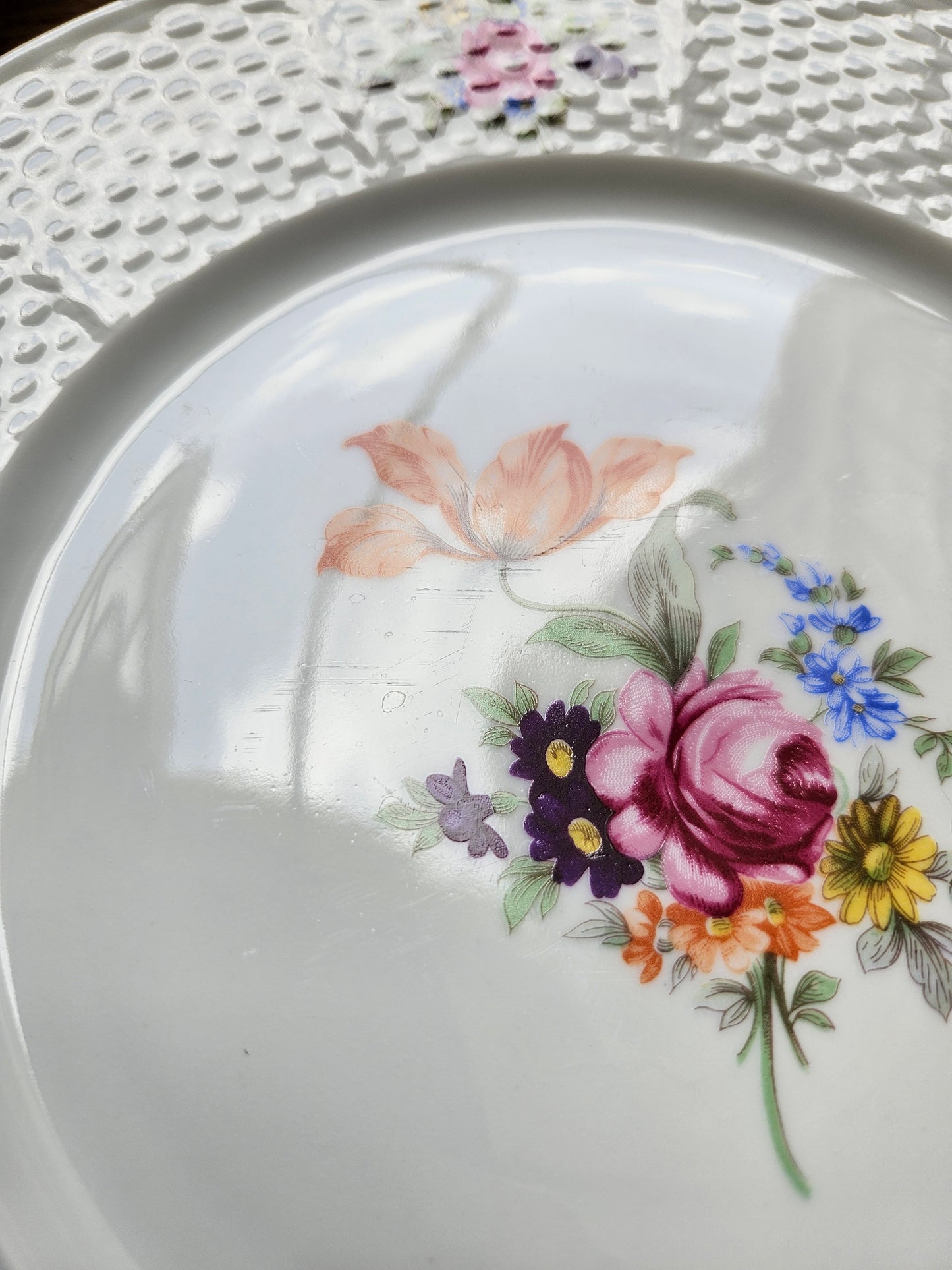 Assiettes plates dépareillées porcelaine, shabby chic