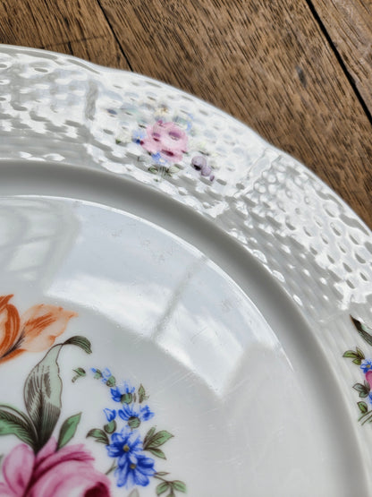 Assiettes plates dépareillées porcelaine, shabby chic