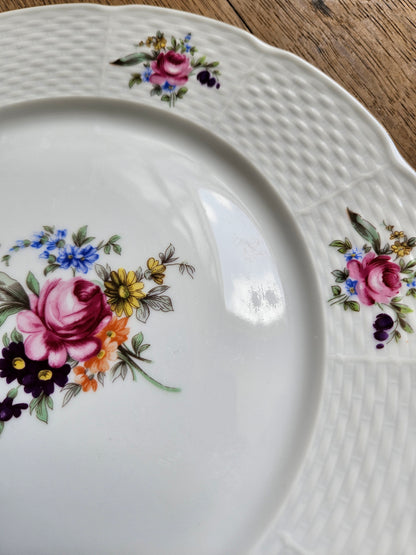 Assiettes plates dépareillées porcelaine, shabby chic
