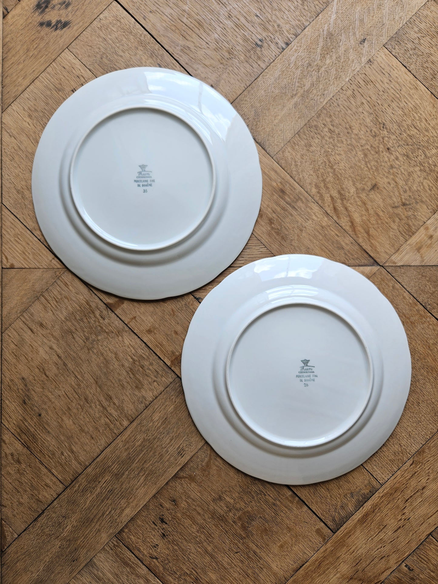 Assiettes plates dépareillées porcelaine, shabby chic