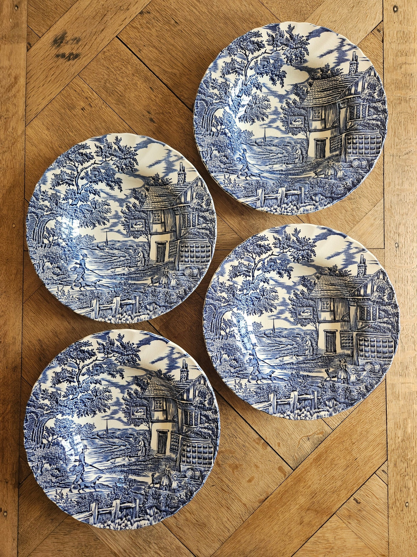 Assiettes creuses Myott, bleues