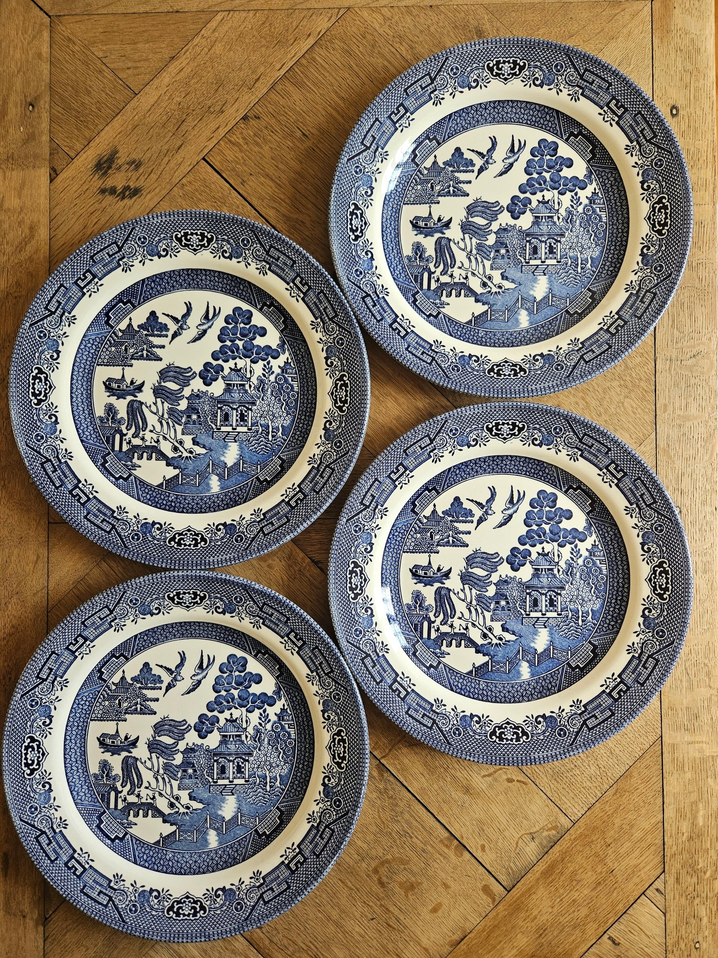 Assiettes plates Churchill, décor japonisant