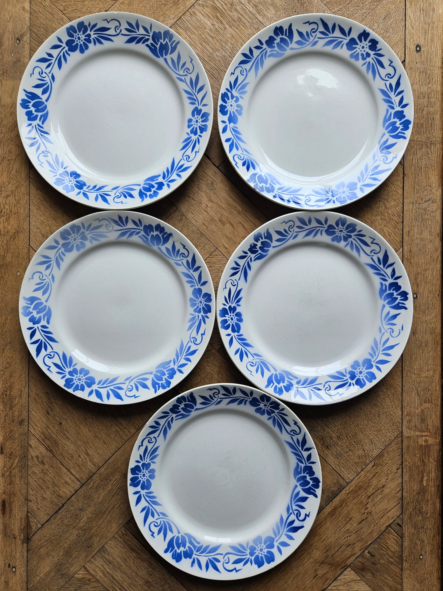 Assiettes plates Moulin des Loups, fleurs bleues