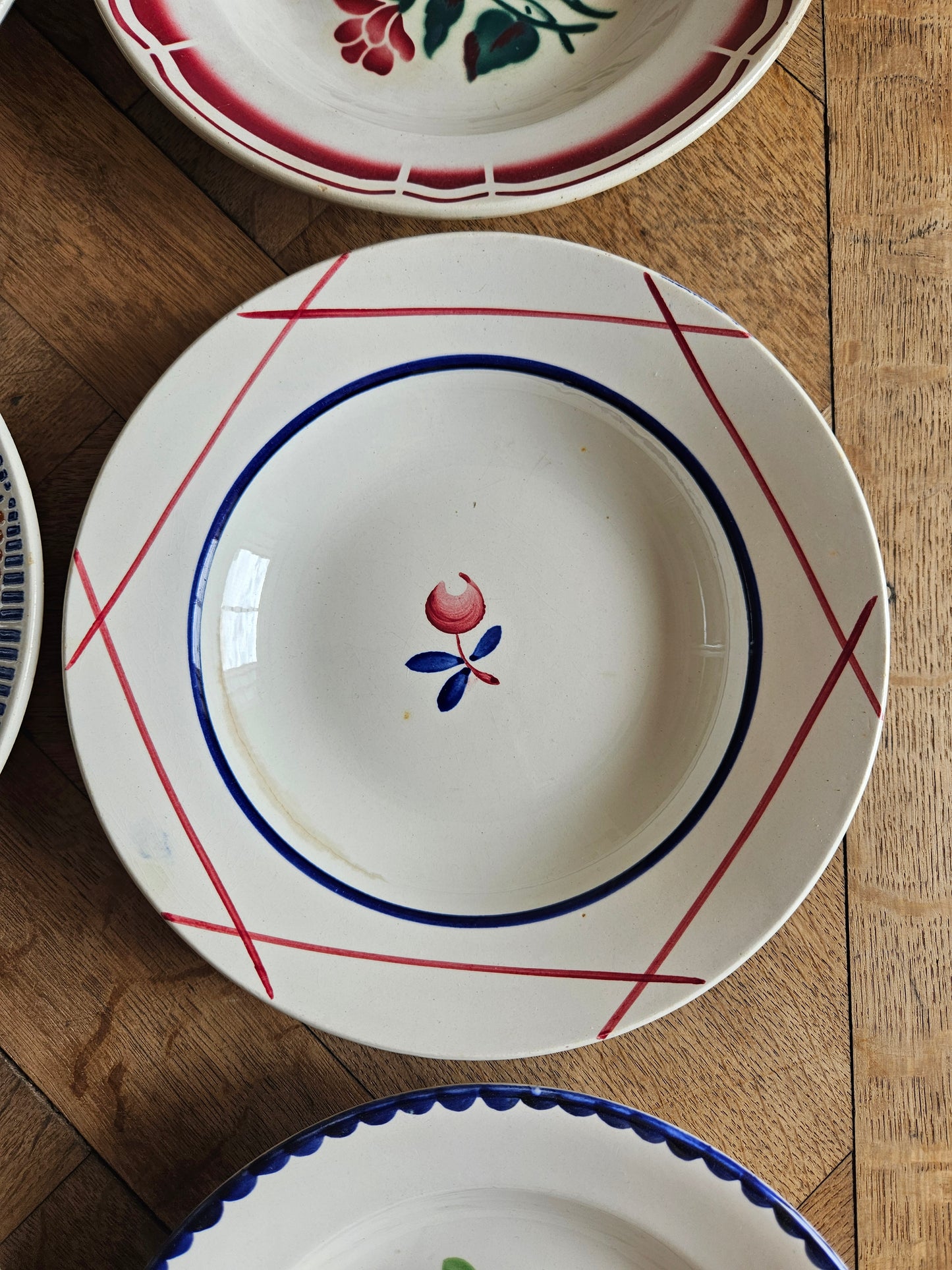 Assiettes creuses rétro 100% dépareillées