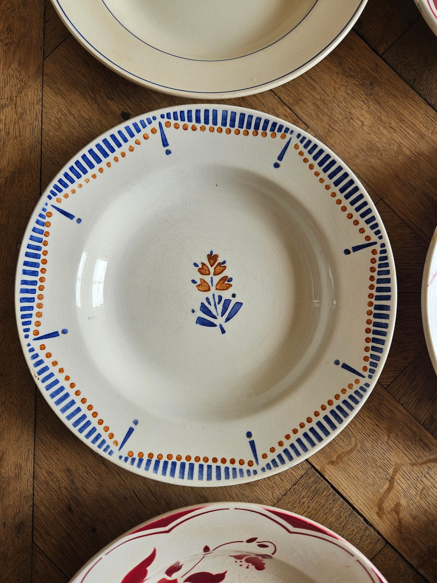 Assiettes creuses rétro 100% dépareillées