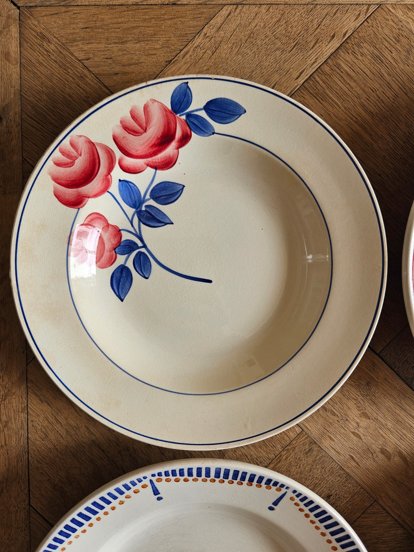 Assiettes creuses rétro 100% dépareillées