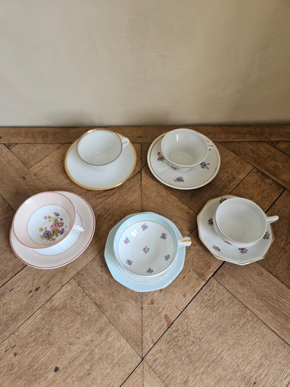 Tasses porcelaine dépareillées