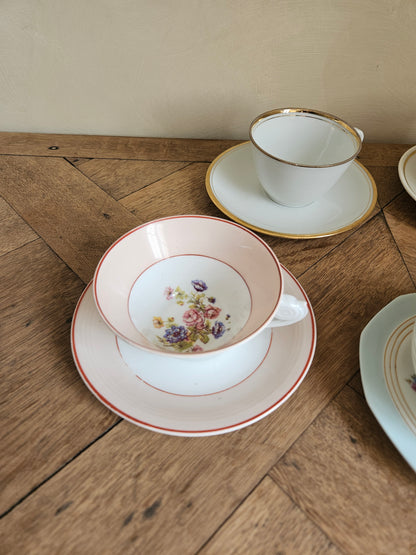 Tasses porcelaine dépareillées