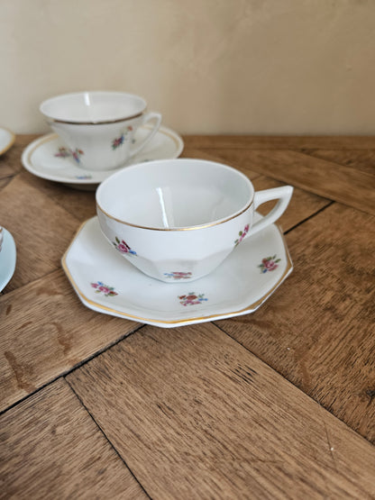 Tasses porcelaine dépareillées