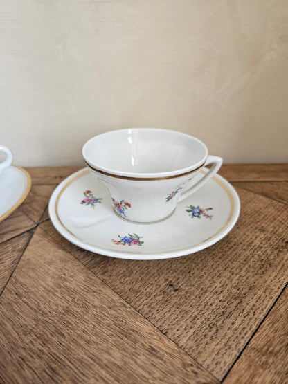Tasses porcelaine dépareillées