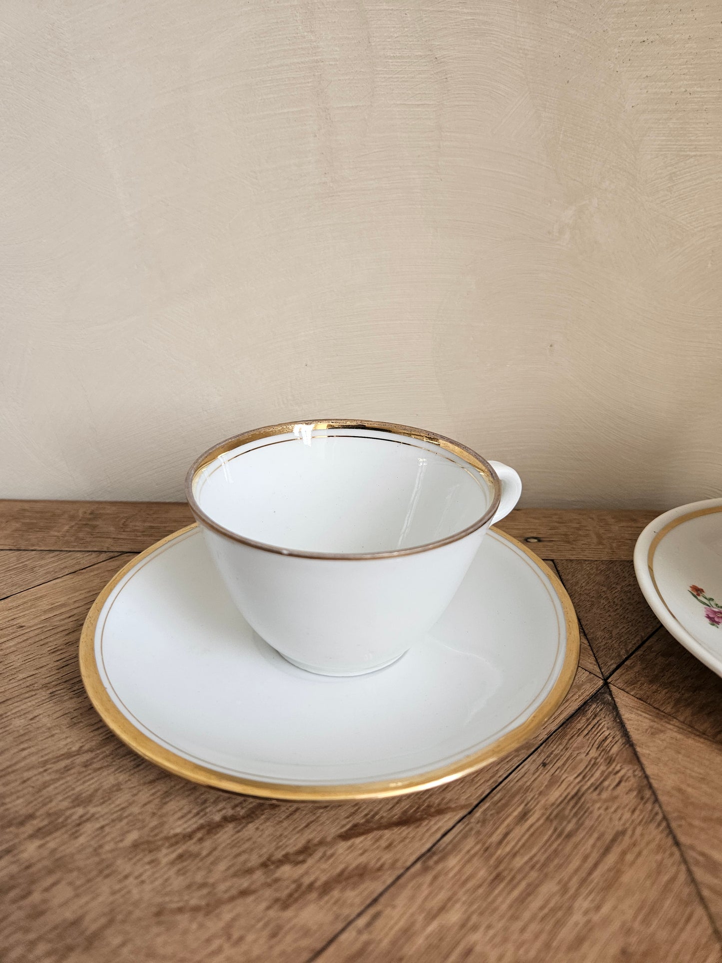 Tasses porcelaine dépareillées